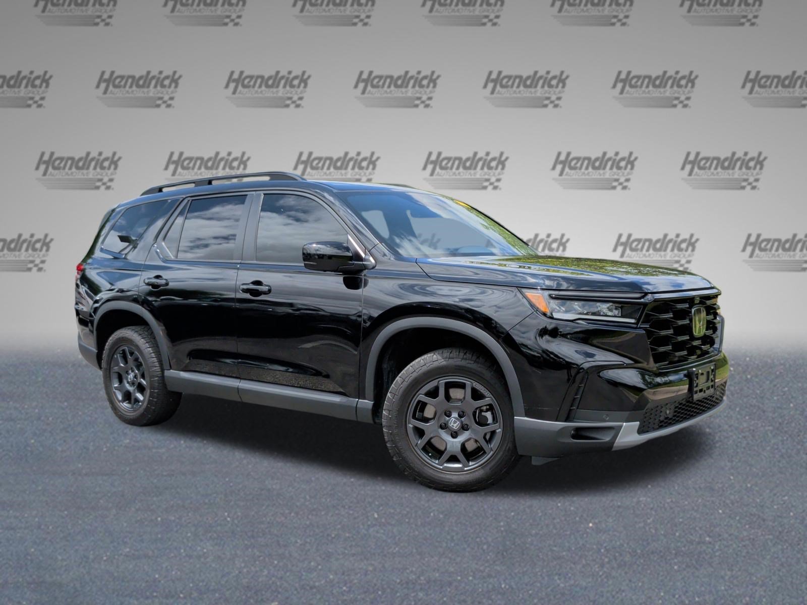 Used 2025 Honda Pilot TrailSport image 2