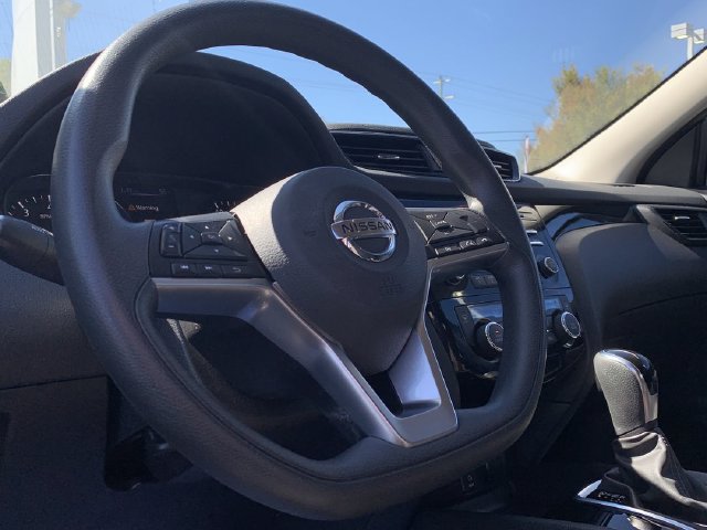 Used 2017 Nissan Rogue Sport SV FWD image 19
