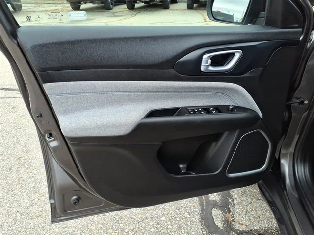 Used 2022 Jeep Compass Latitude image 11