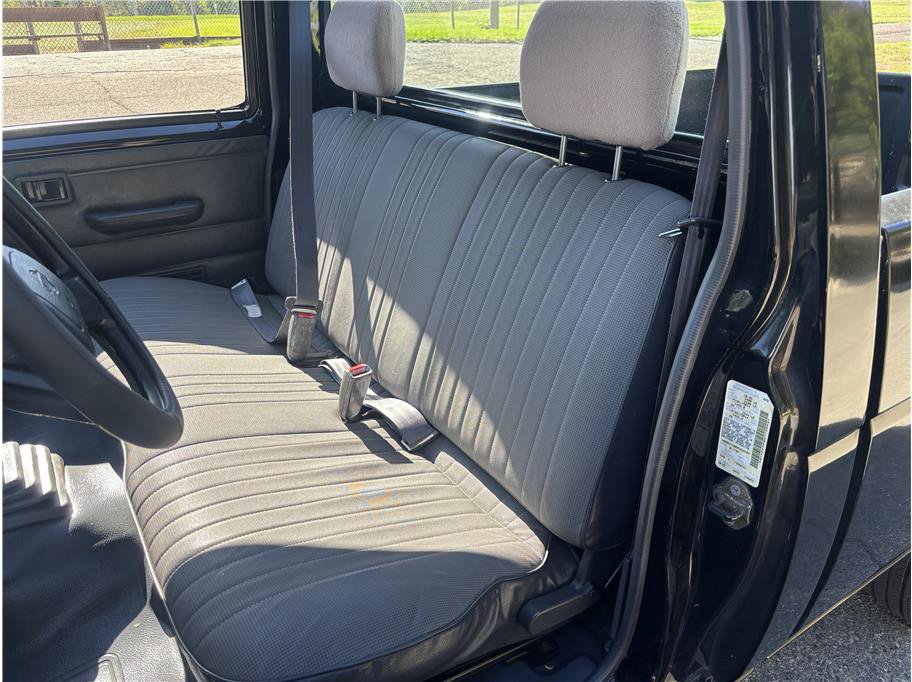 Used 1995 Nissan Pickup 2WD Regular Cab image 11