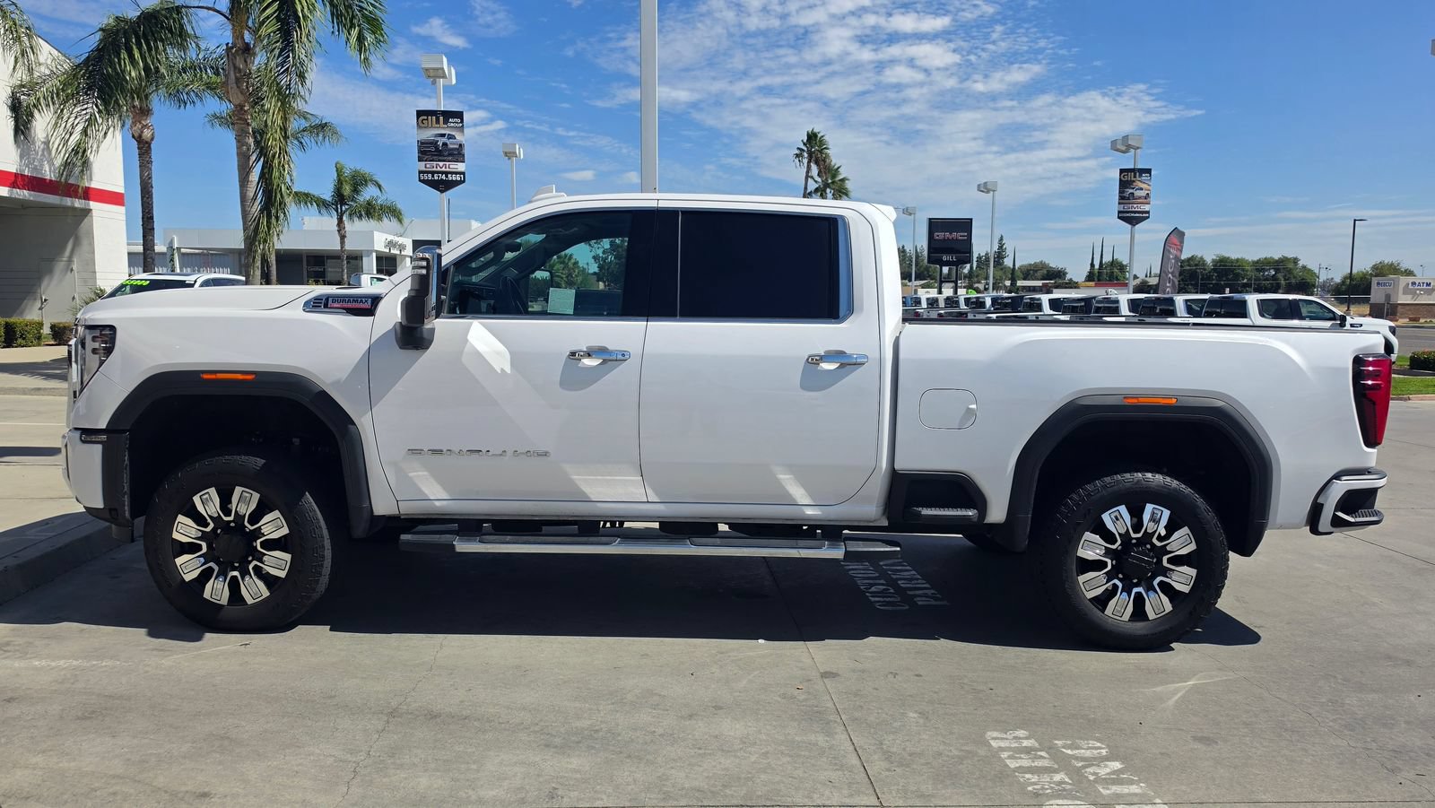 Used 2023 GMC Sierra 1500 Denali w/ Denali Reserve Package AWD/4WD image 3