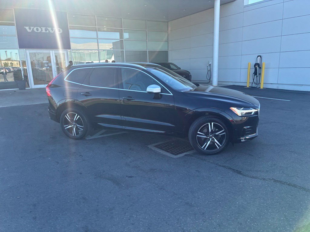 Used 2018 Volvo XC60 T5 R-Design w/ Convenience Package AWD/4WD image 3