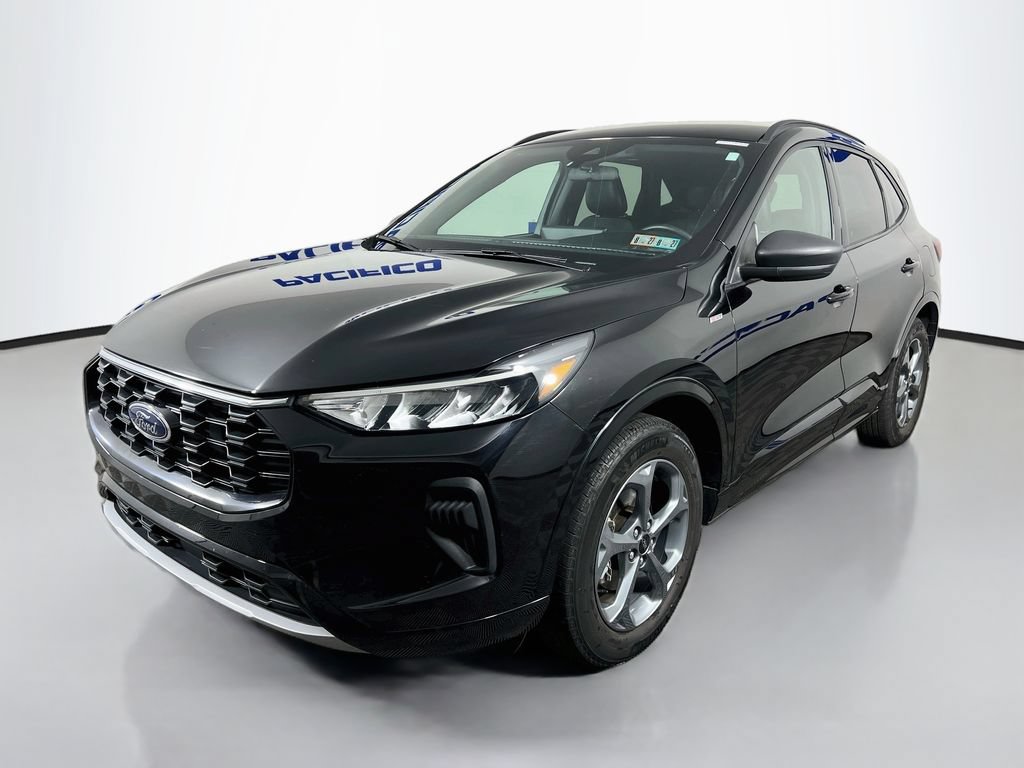Used 2023 Ford Escape ST-Line w/ Tech Pack #1 AWD/4WD image 4