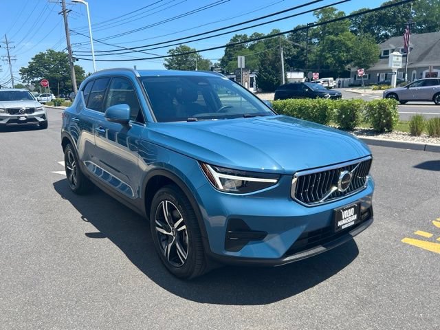 Certified 2025 Volvo XC40 B5 Core AWD/4WD image 6