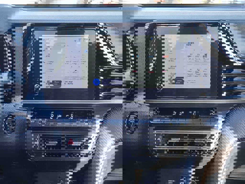 Used 2025 Toyota Camry SE image 12