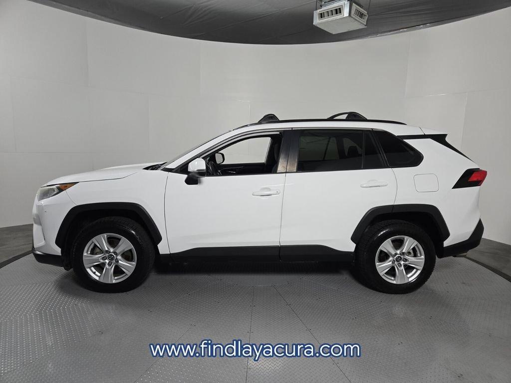 Used 2019 Toyota RAV4 XLE w/ Convenience Package FWD image 3