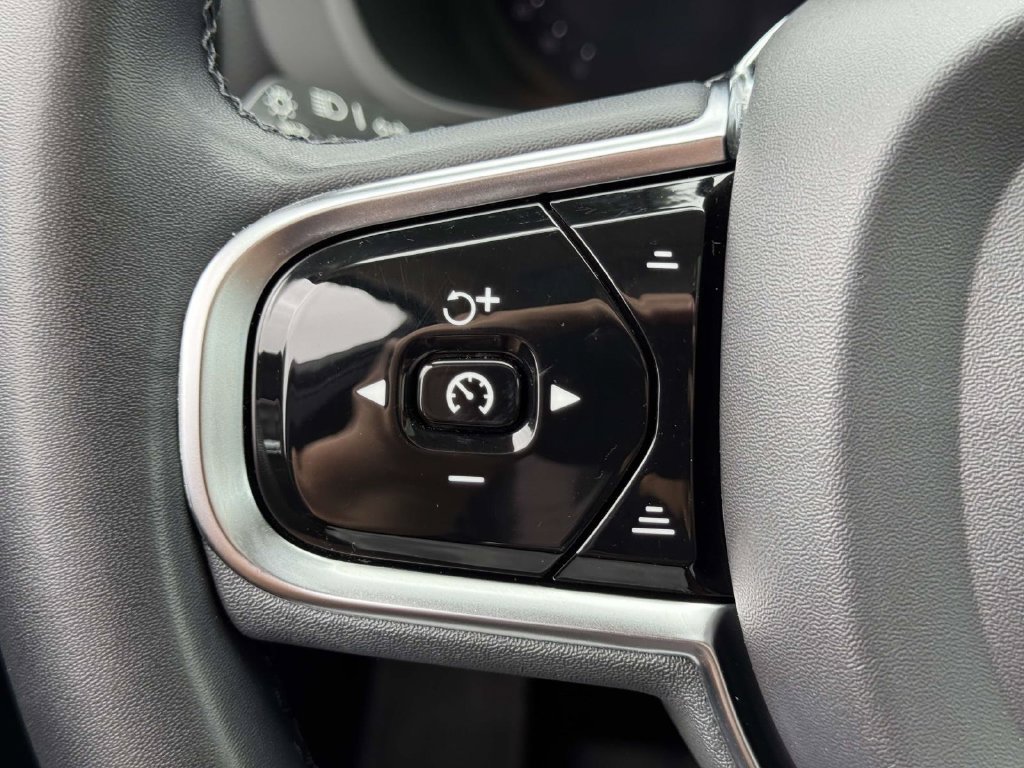 Used 2023 Volvo XC60 B6 Ultimate w/ Climate Package AWD/4WD image 18