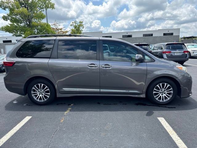 Used 2018 Toyota Sienna XLE w/ XLE Navigation Package FWD image 6