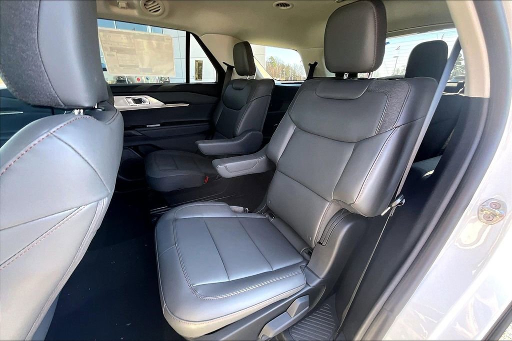 New 2026 Ford Explorer Active w/ Active Comfort Package image 10