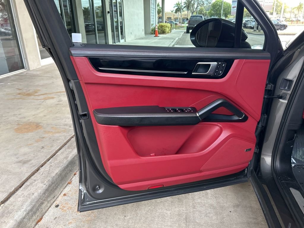 Used 2022 Porsche Cayenne w/ Premium Package Plus image 36
