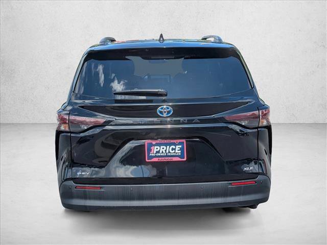 Used 2025 Toyota Sienna XLE FWD image 6