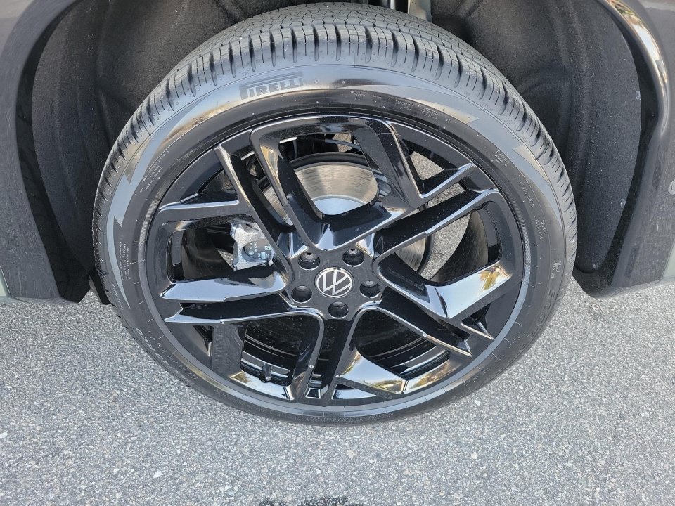 New 2026 Volkswagen Tiguan SE R-Line FWD image 27