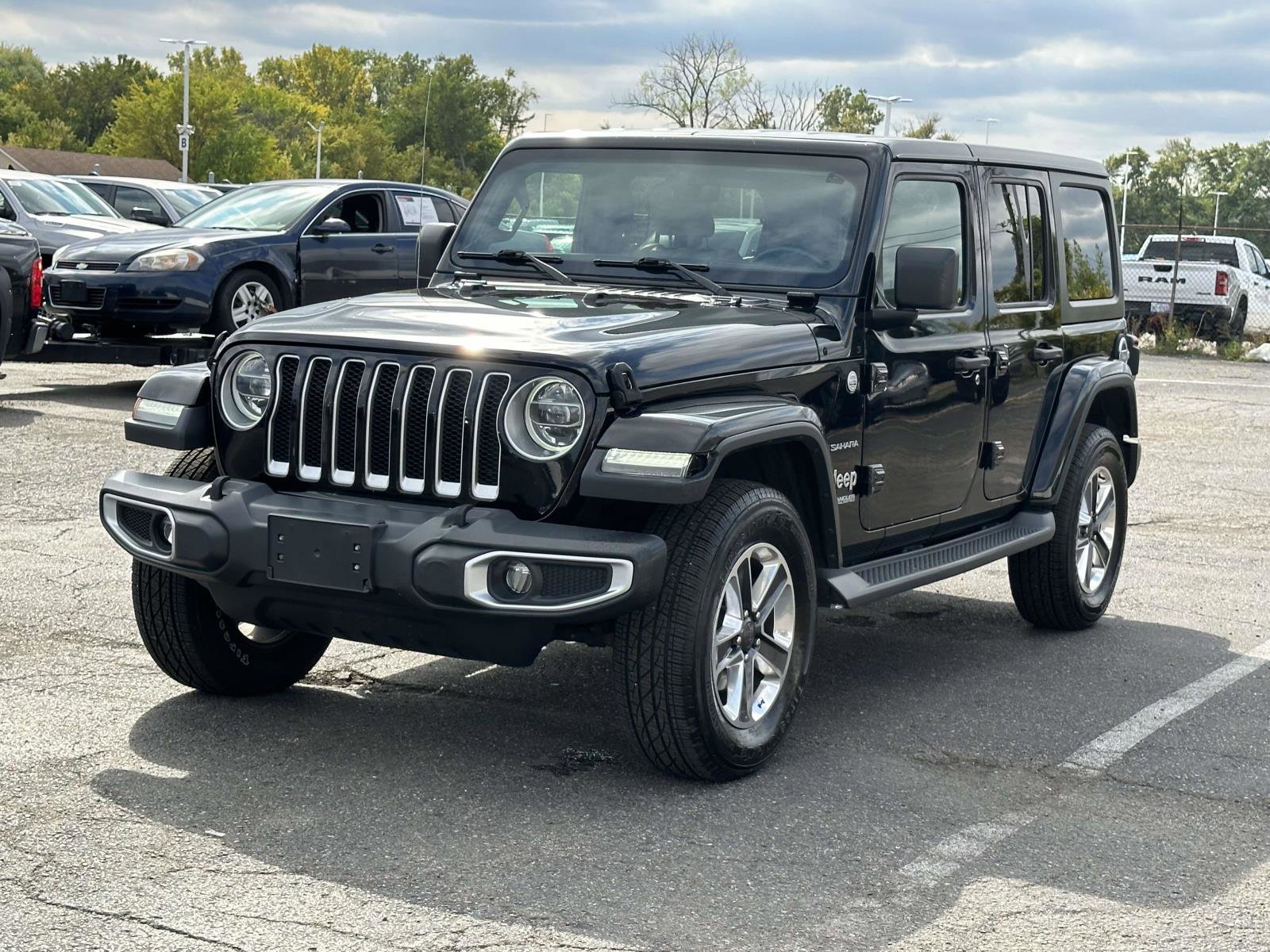 Used 2018 Jeep Wrangler Unlimited Sahara image 7