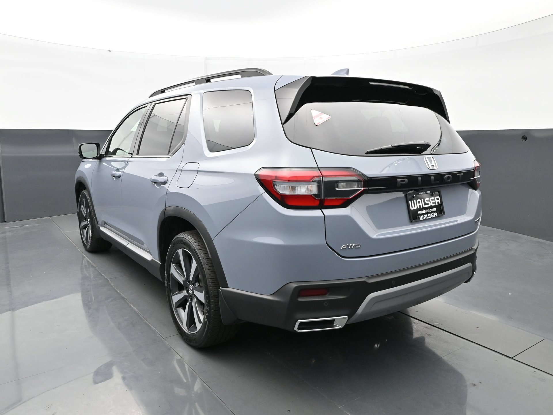 Used 2024 Honda Pilot Touring image 4