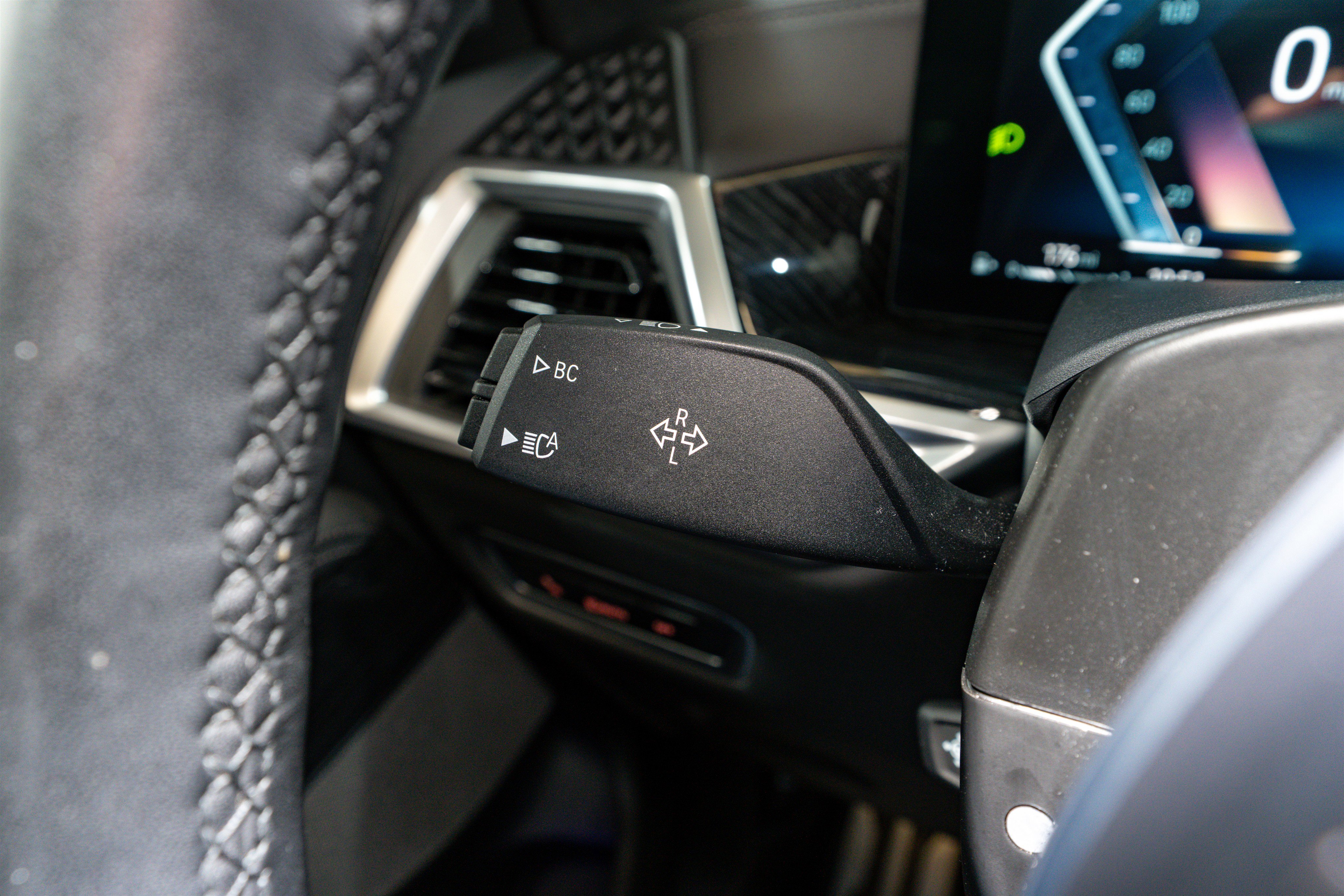 Used 2024 BMW X7 xDrive40i w/ M Sport Package image 29