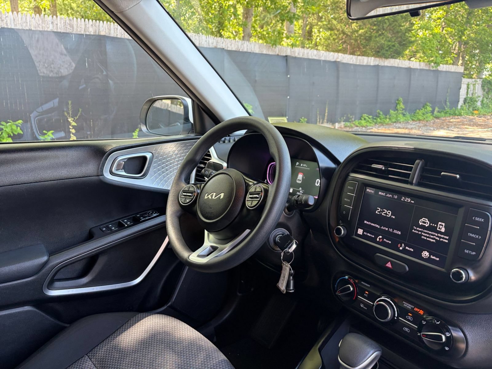 Used 2025 Kia Soul LX w/ LX Technology Package FWD image 32