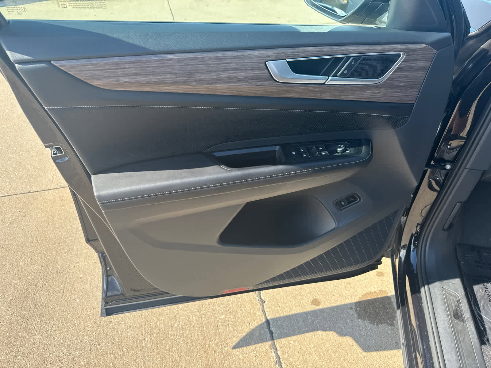Certified 2024 Volkswagen Atlas SEL image 23