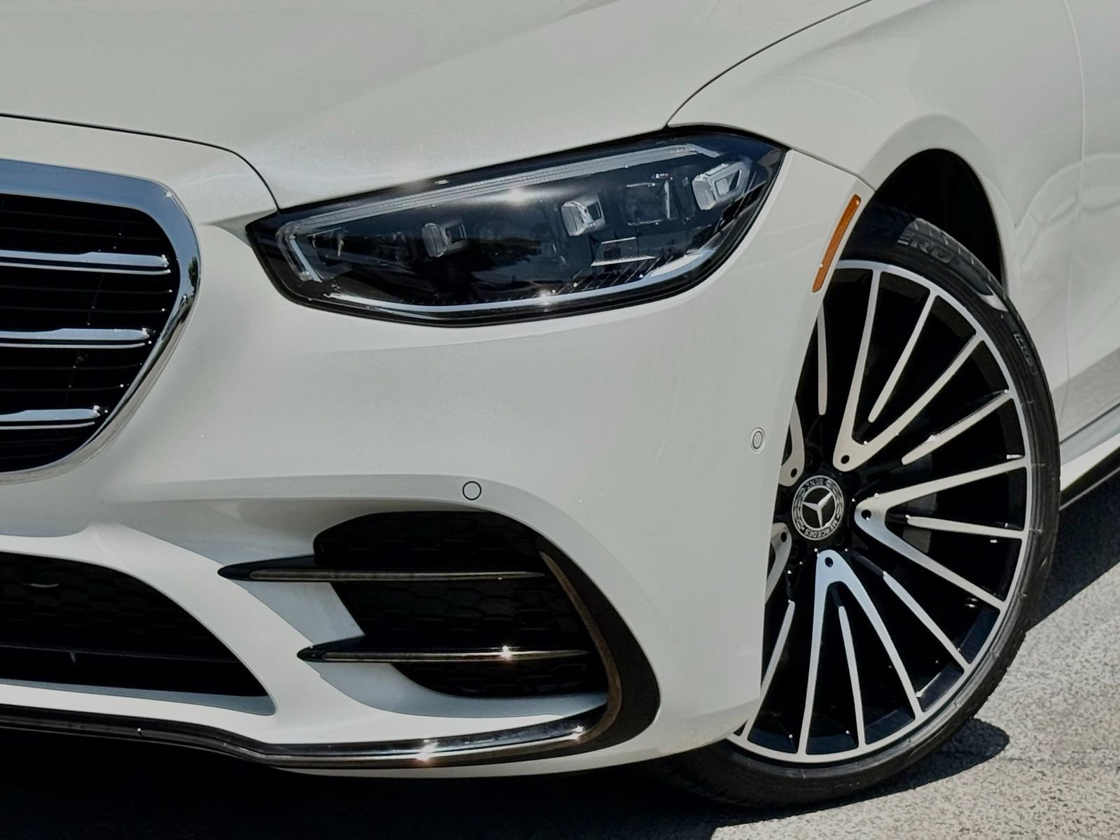 Used 2023 Mercedes-Benz S 580 4MATIC Sedan image 3