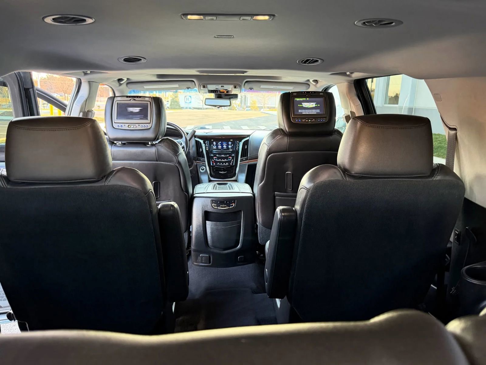 Used 2018 Cadillac Escalade ESV Luxury AWD/4WD image 5