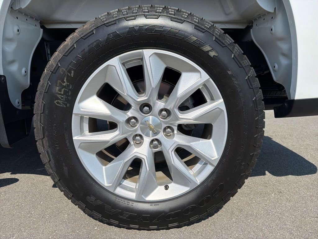 Used 2020 Chevrolet Silverado 1500 Custom w/ Custom Value Package image 13