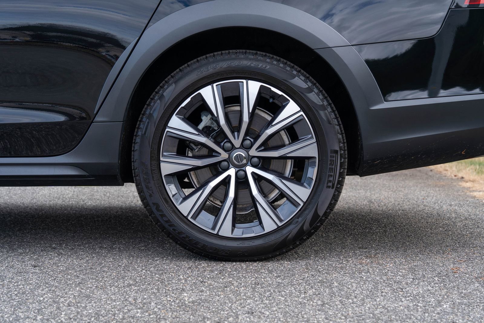 Used 2023 Volvo V90 B6 Cross Country Plus image 10