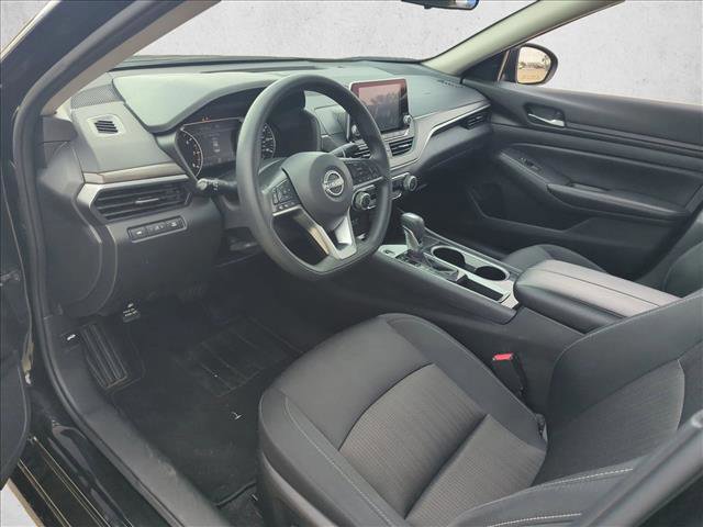 Used 2024 Nissan Altima 2.5 SV image 9