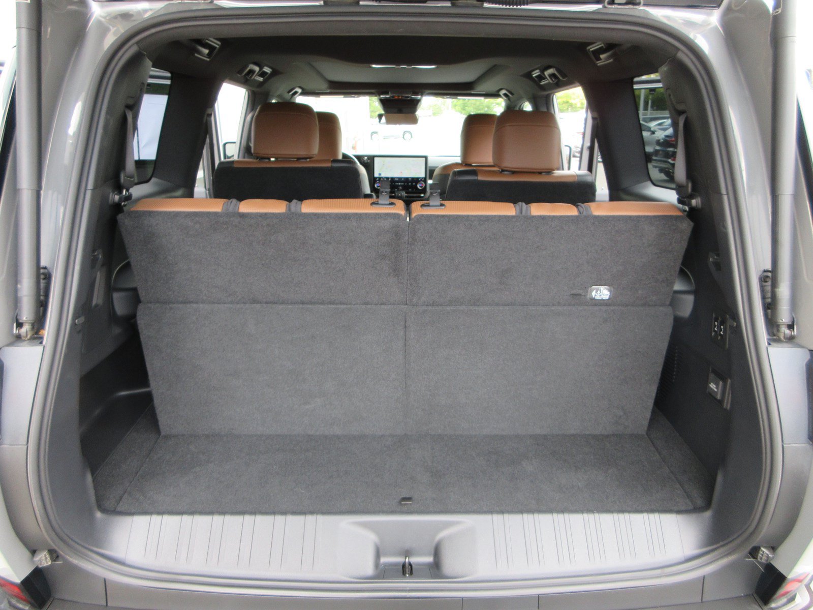 Used 2024 Lexus GX 550 w/ Accessory Package (31) AWD/4WD image 60