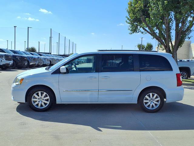 Used 2014 Chrysler Town & Country Touring FWD image 26
