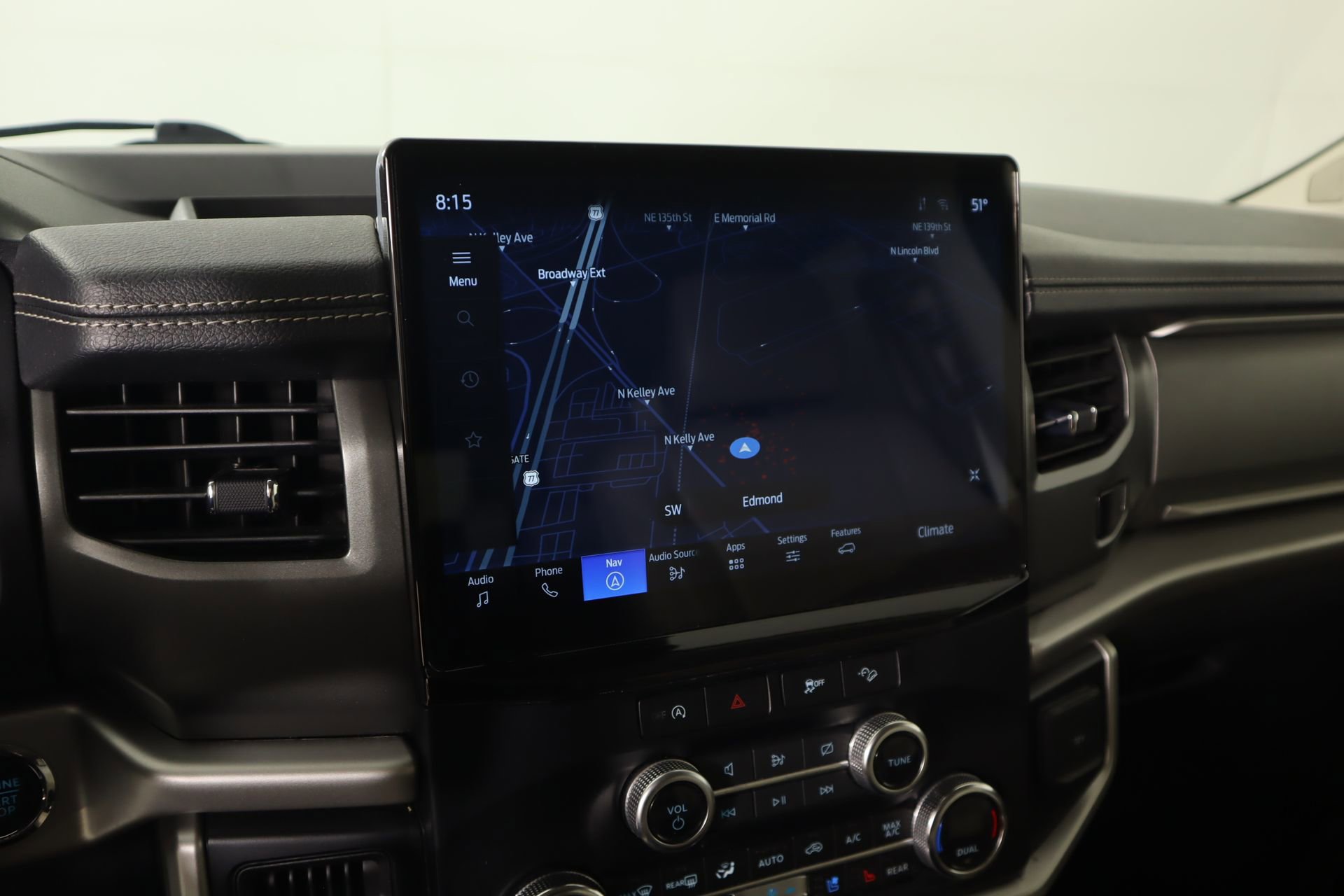 Used 2024 Ford Expedition Max XLT image 7