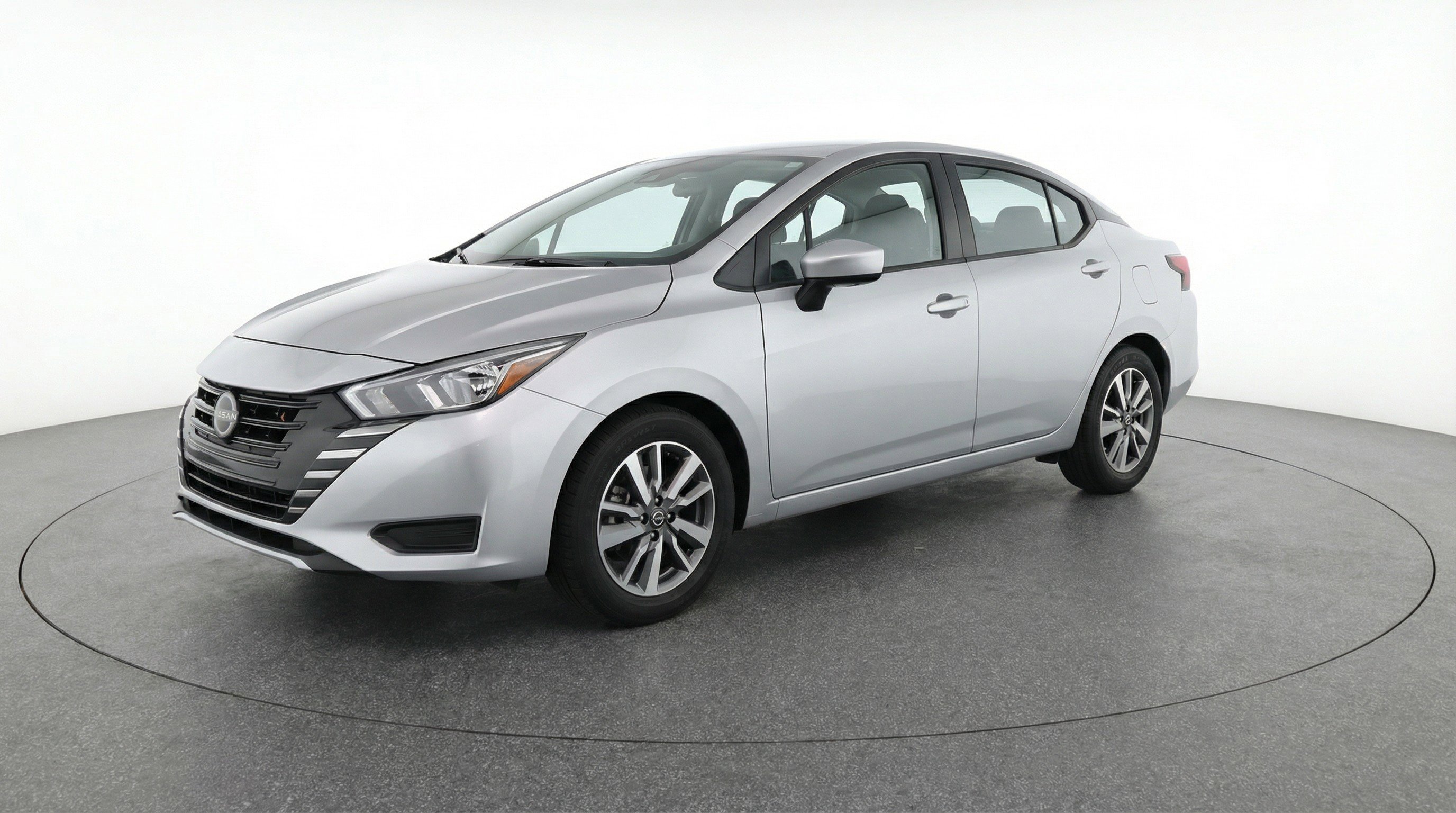 Used 2025 Nissan Versa SV image 3