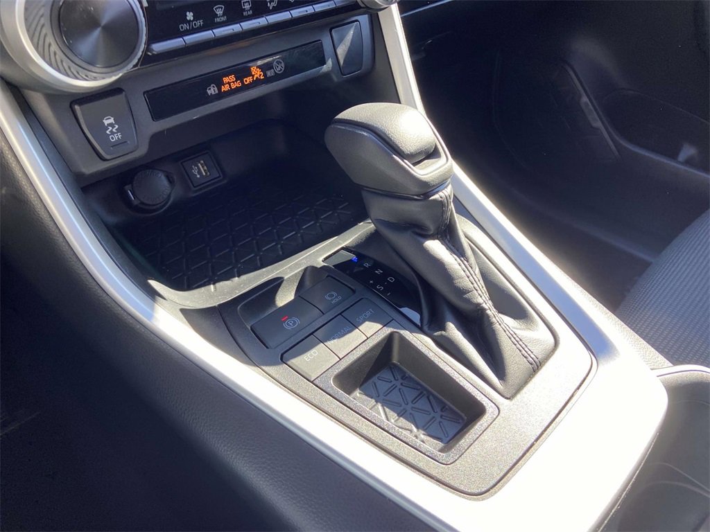 Used 2023 Toyota RAV4 LE image 21