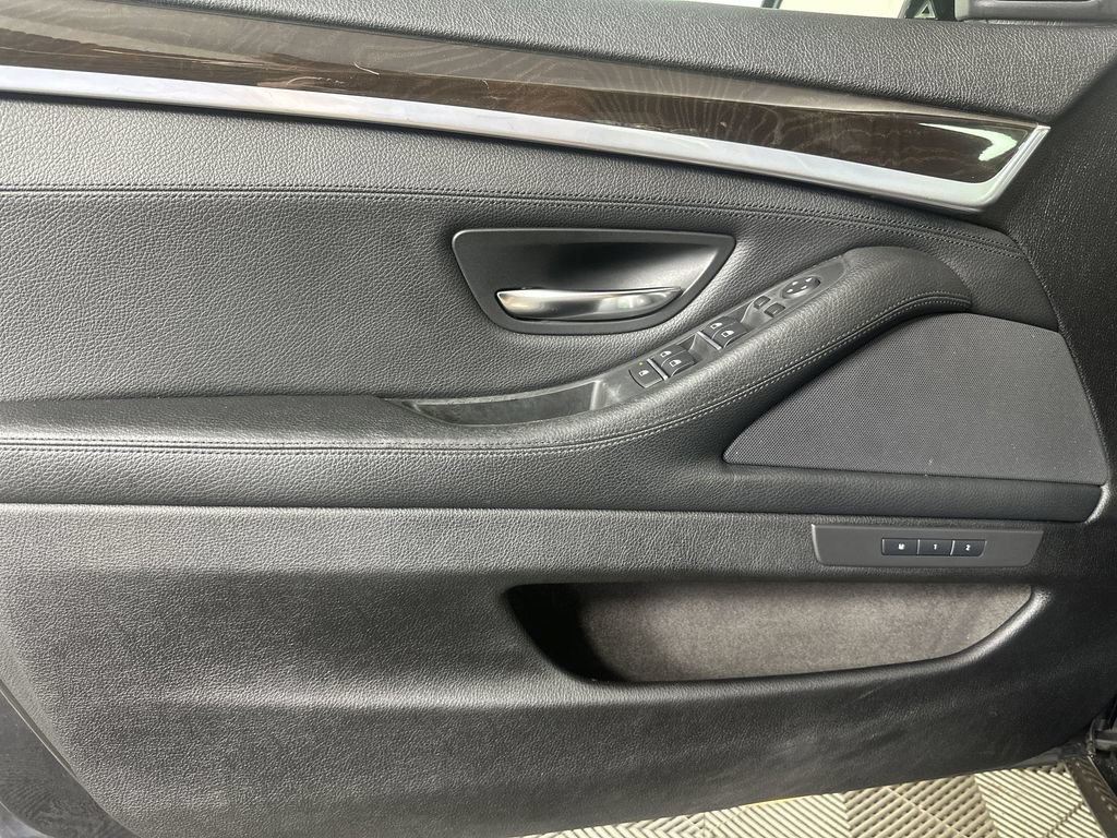 Used 2014 BMW 550i xDrive Sedan AWD/4WD image 26