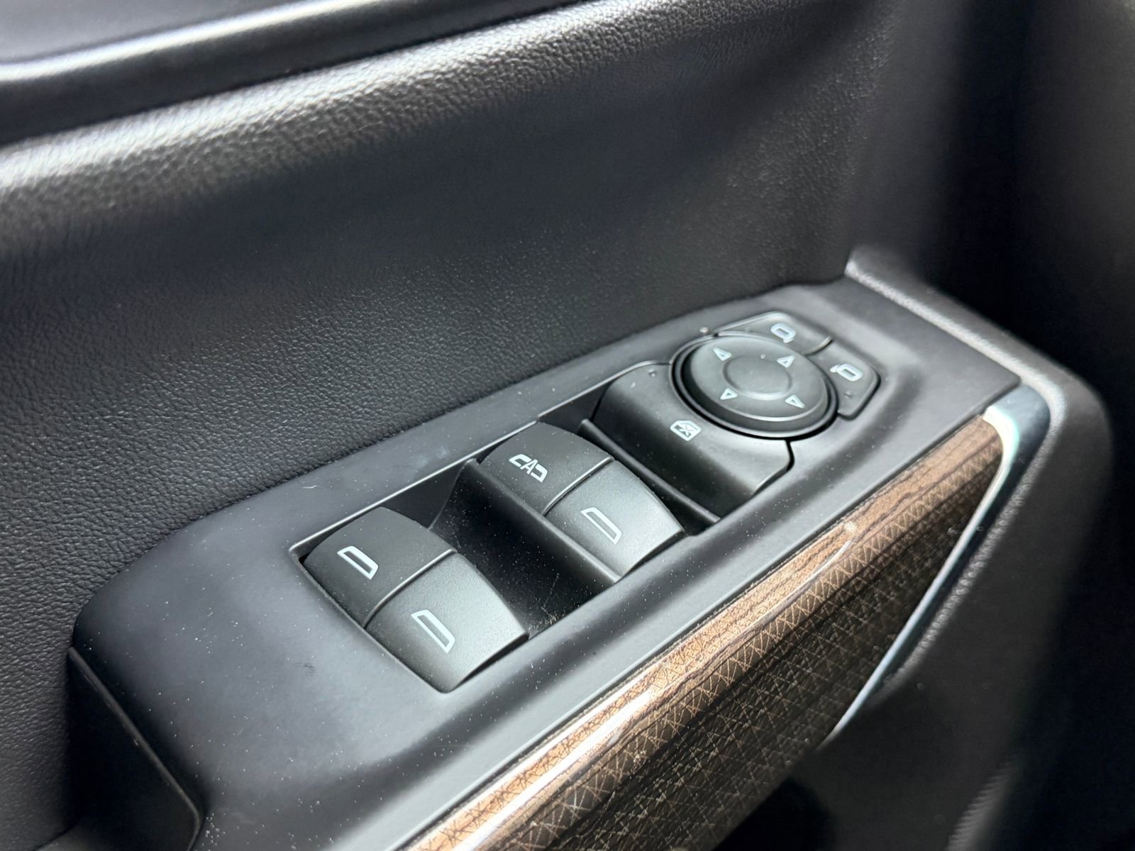 Used 2020 Chevrolet Silverado 1500 LT w/ All-Star Edition image 17