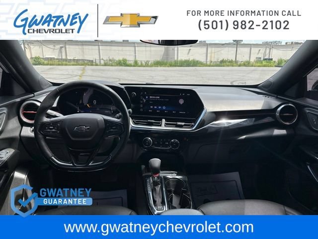 Used 2025 Chevrolet Trax RS w/ Sunroof Package FWD image 22