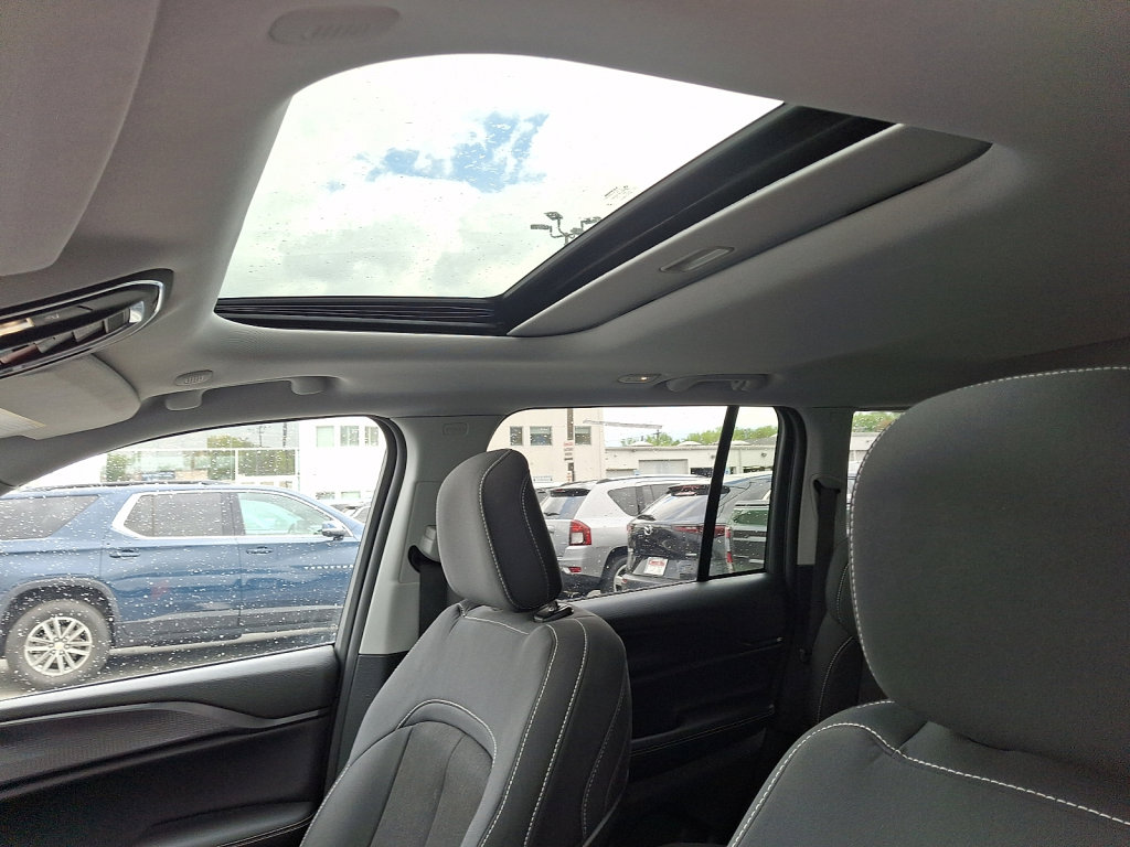 Used 2023 Jeep Grand Cherokee Laredo w/ Luxury Tech Group I AWD/4WD image 24