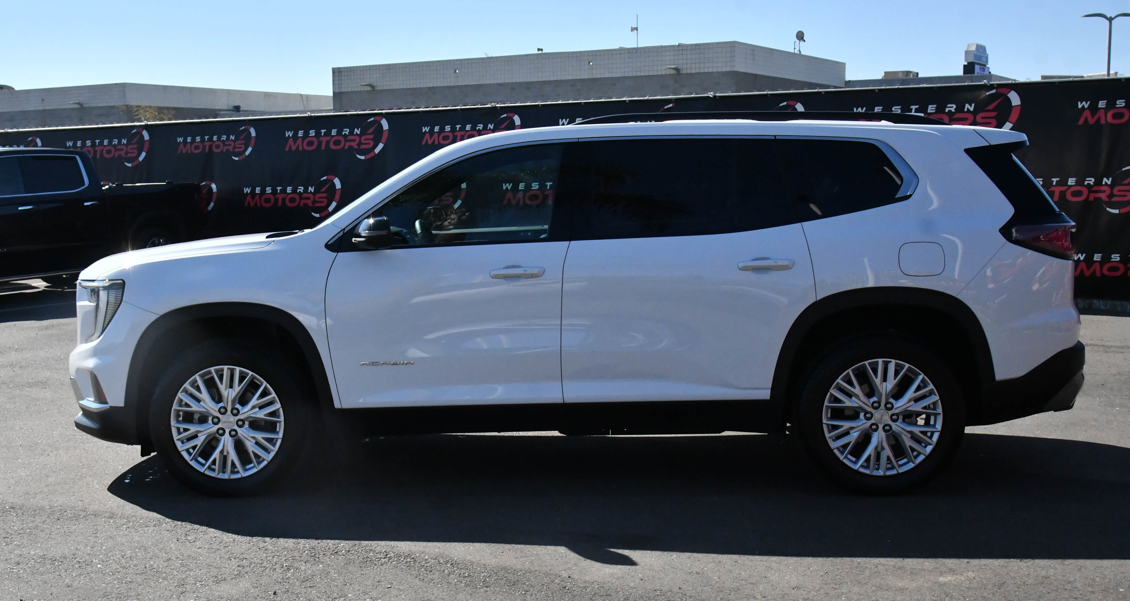 Used 2024 GMC Acadia Elevation image 4