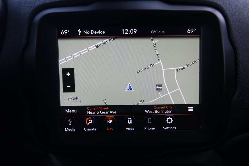 Used 2021 Jeep Renegade Latitude w/ Luxury Group I AWD/4WD image 12