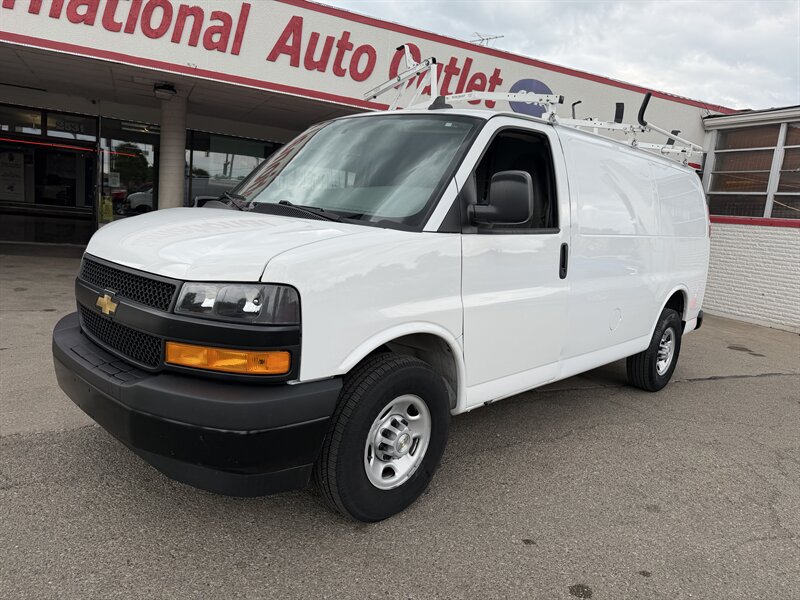 Used 2021 Chevrolet Express 3500 w/ Driver Convenience Package RWD image 2
