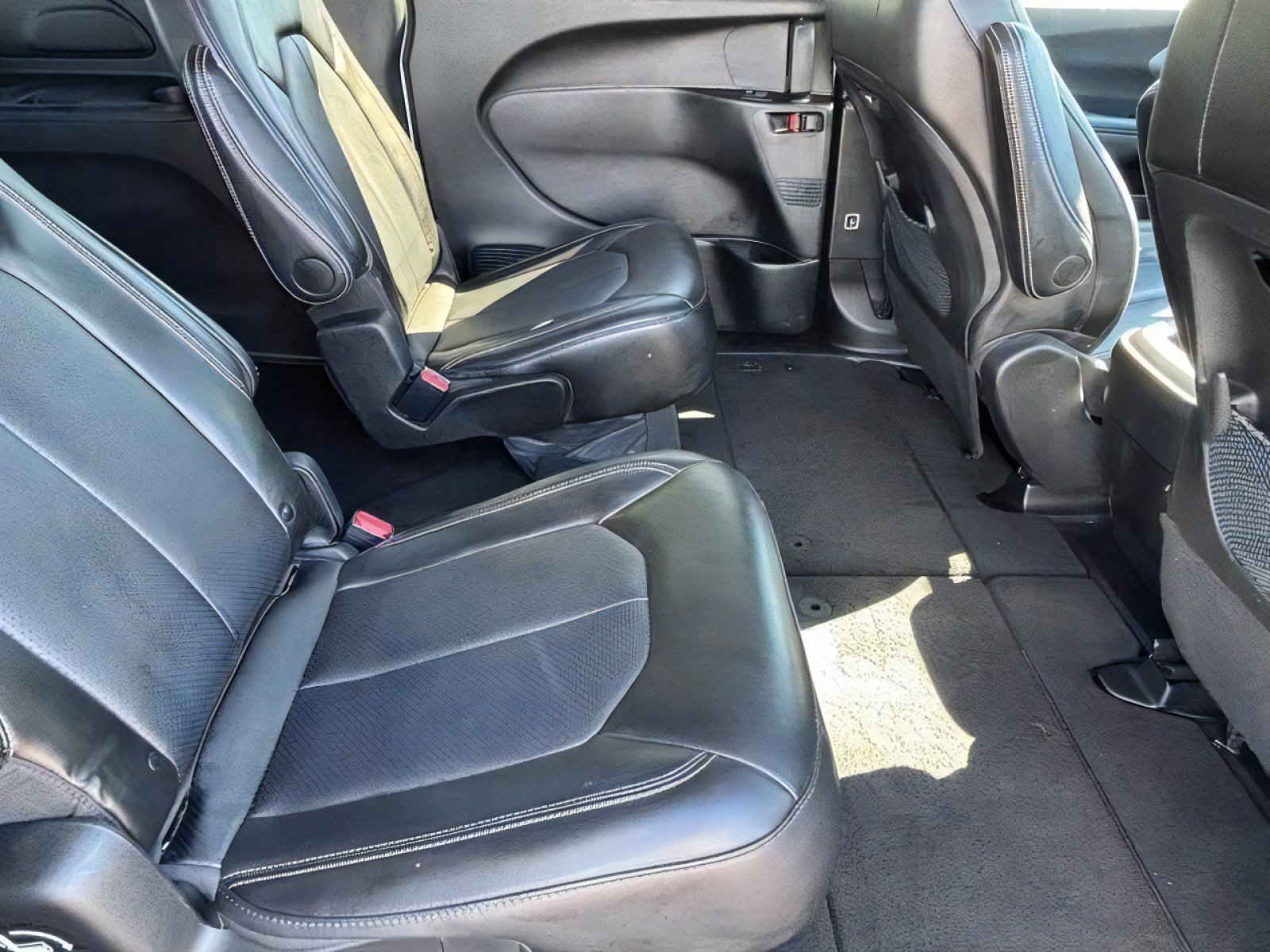 Used 2025 Chrysler Pacifica Select FWD image 29