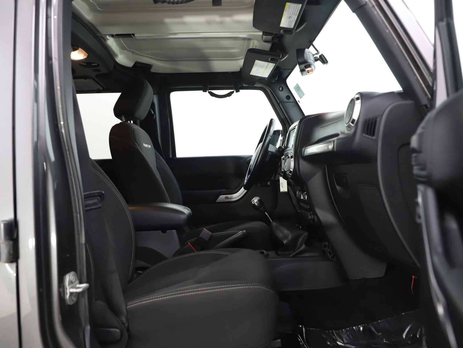 Used 2016 Jeep Wrangler Unlimited Rubicon w/ Connectivity Group image 11