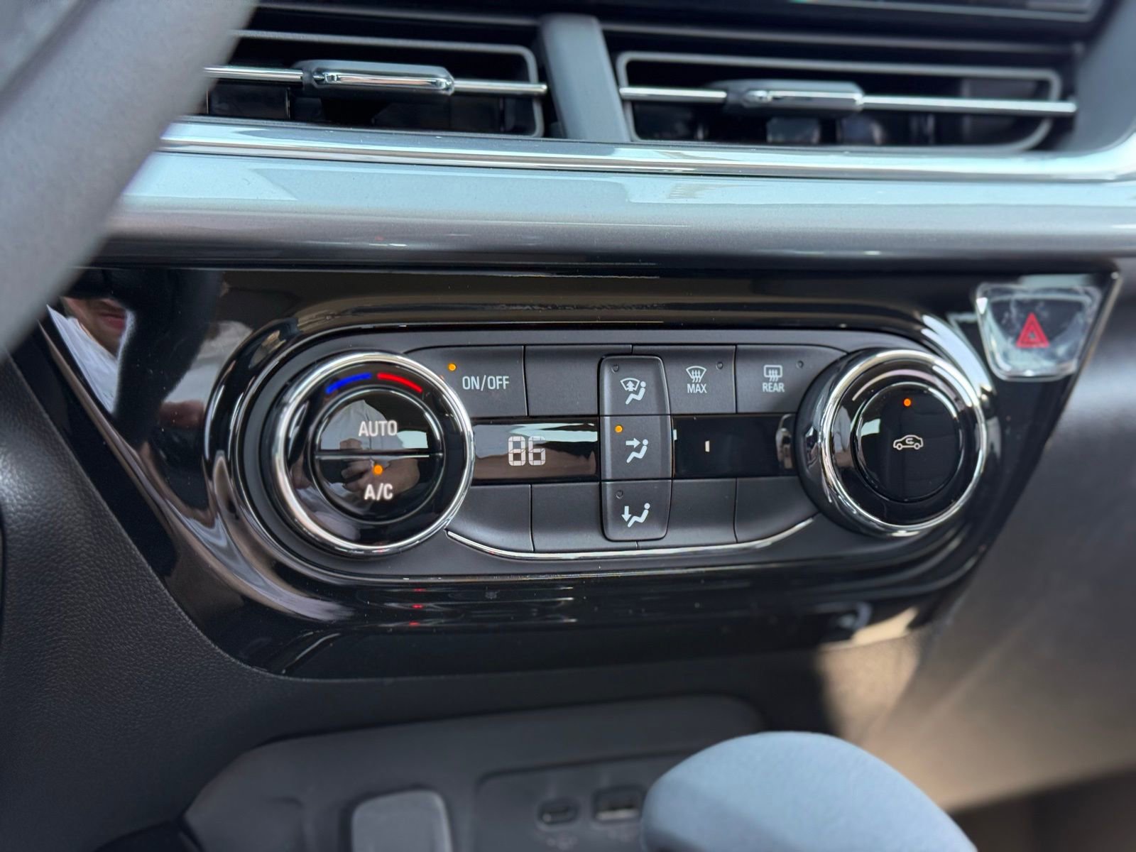 New 2026 Chevrolet Trax LT w/ LPO, Blackout Package image 19