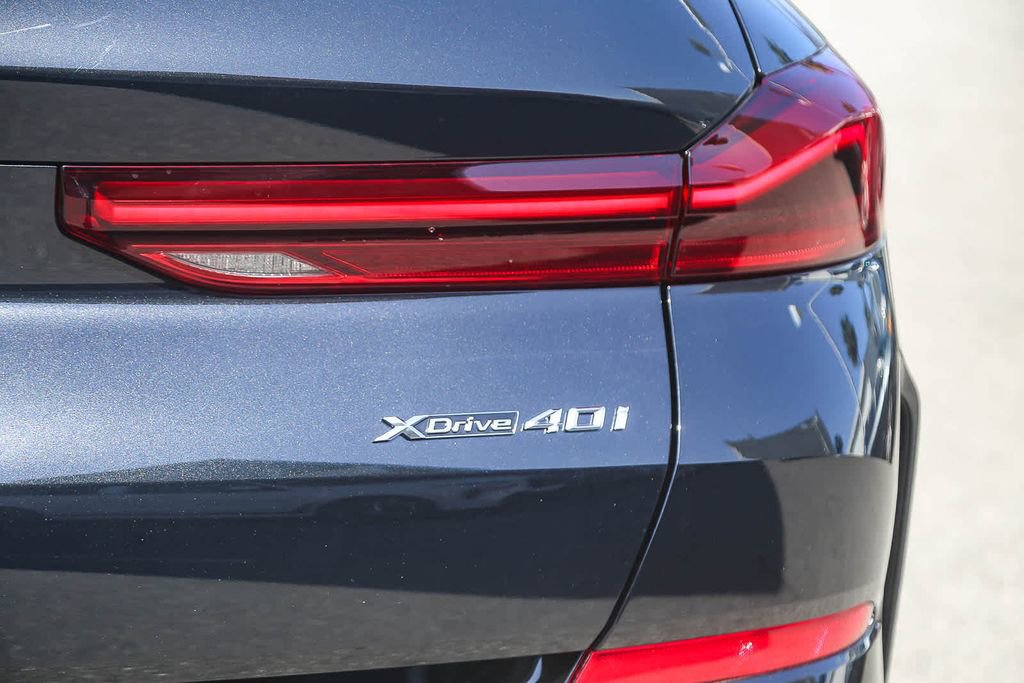 New 2026 BMW X6 xDrive40i w/ Premium Package image 7