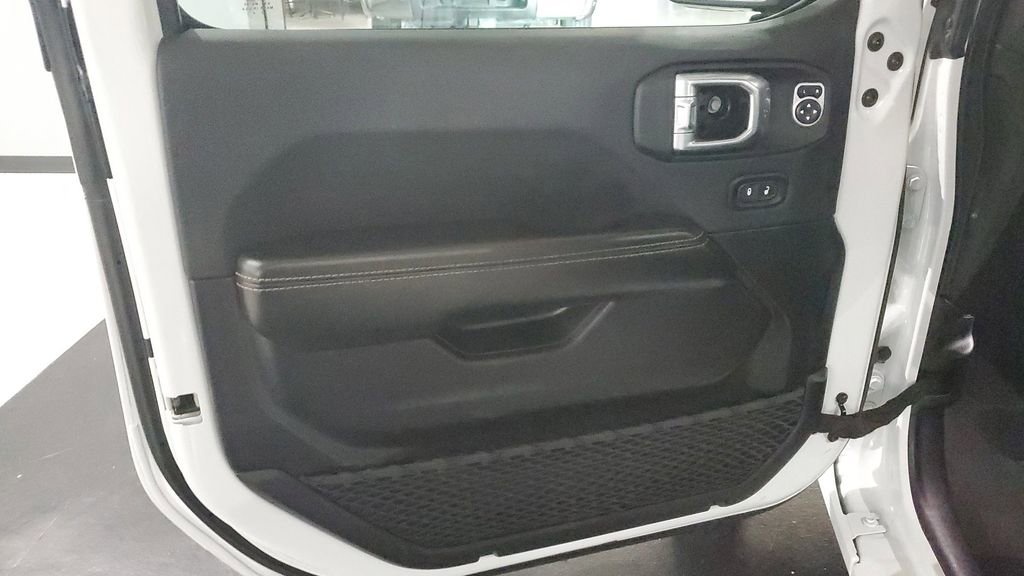 Used 2024 Jeep Wrangler Unlimited Sahara image 20