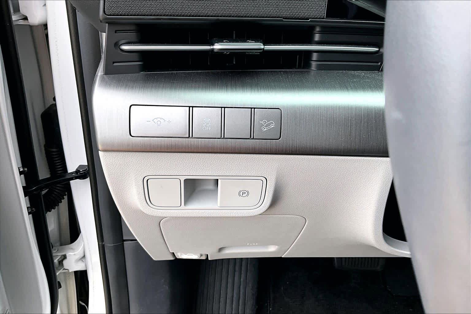 Used 2024 Hyundai Kona SEL w/ Convenience Package FWD image 32