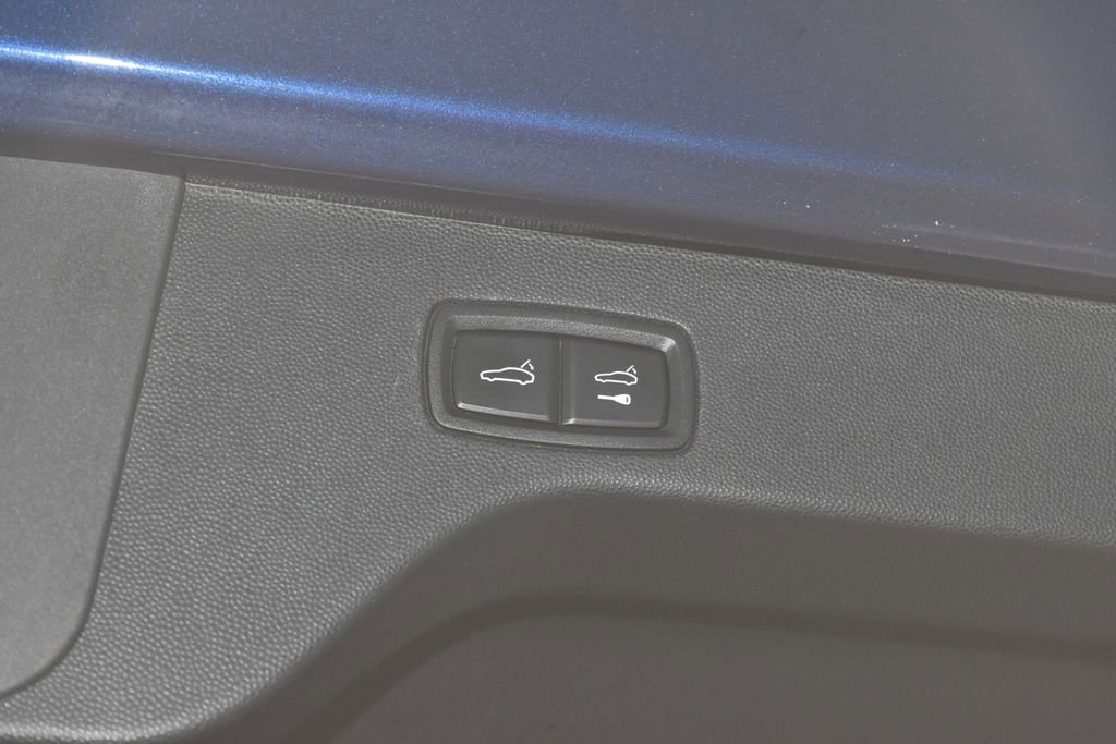 Used 2024 Porsche Macan 4 Electric image 31