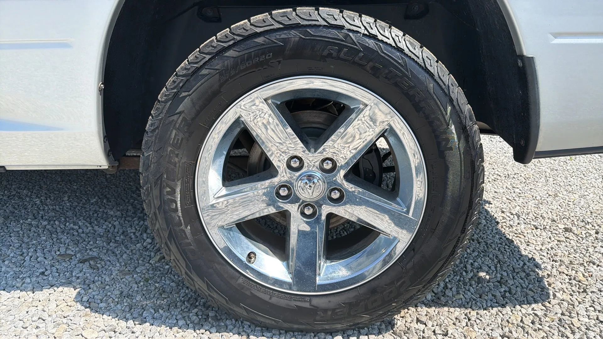 Used 2017 RAM 1500 Express AWD/4WD image 2