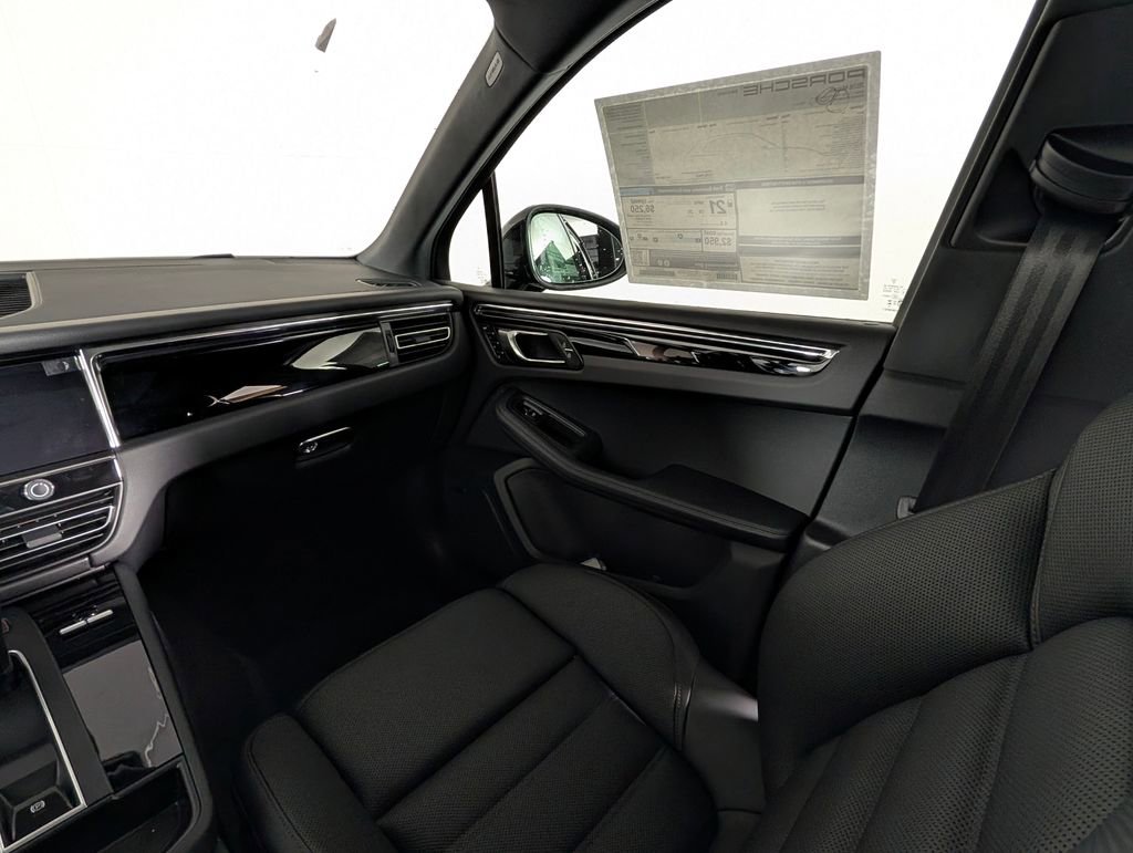 New 2026 Porsche Macan image 23