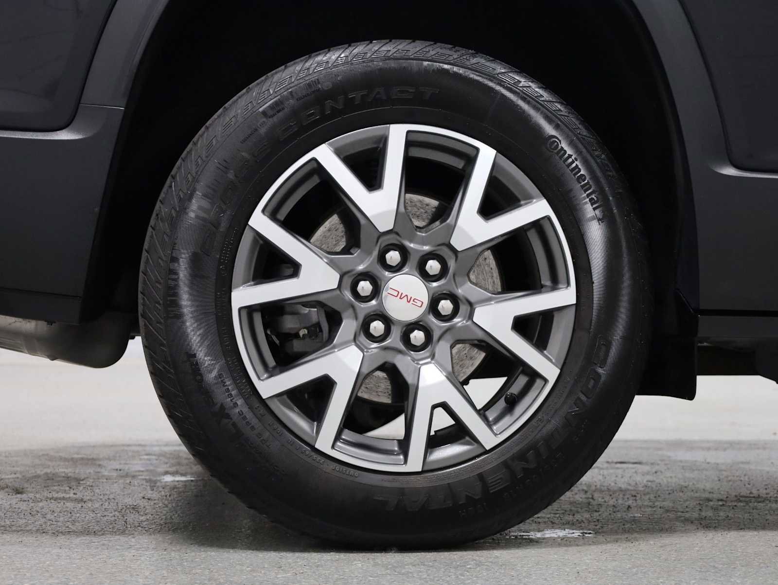 Used 2023 GMC Acadia SLE w/ Driver Convenience Package FWD image 35