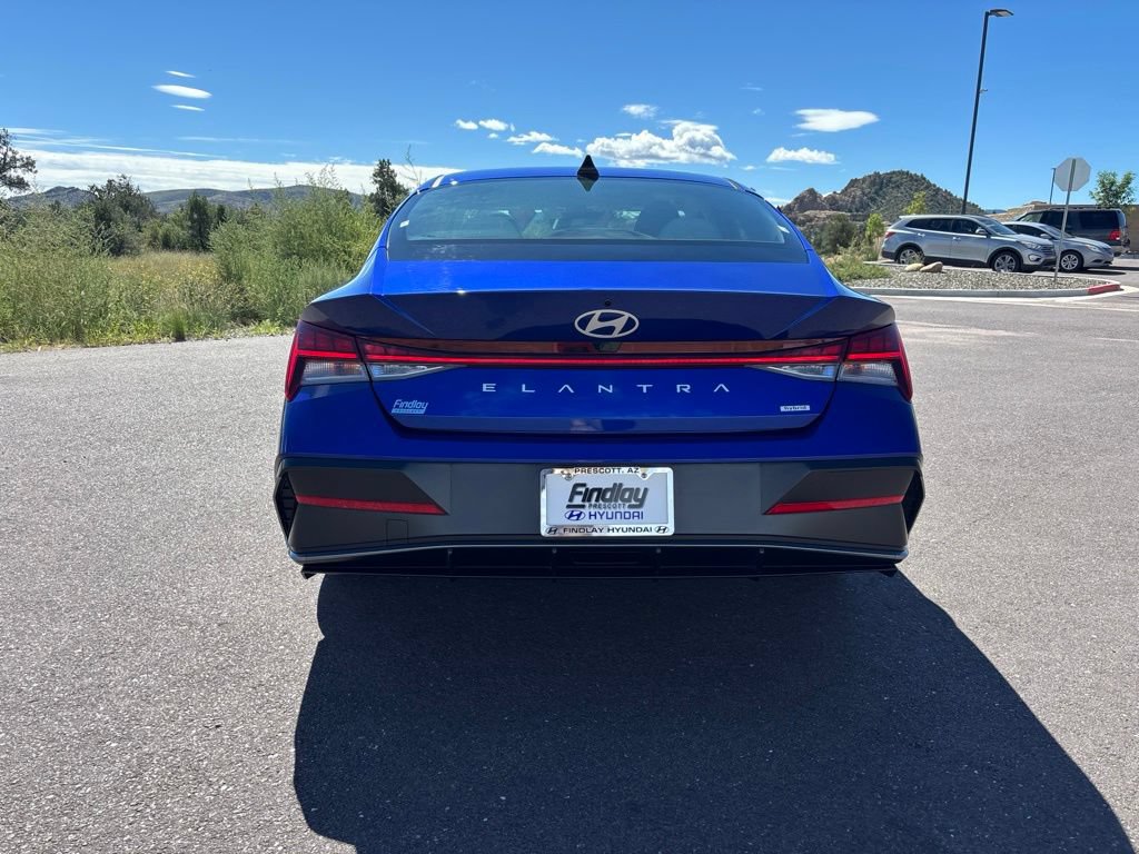 Used 2025 Hyundai Elantra Limited FWD image 5