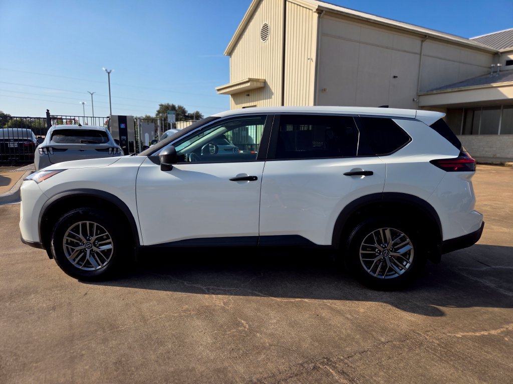 Used 2024 Nissan Rogue S AWD/4WD image 8
